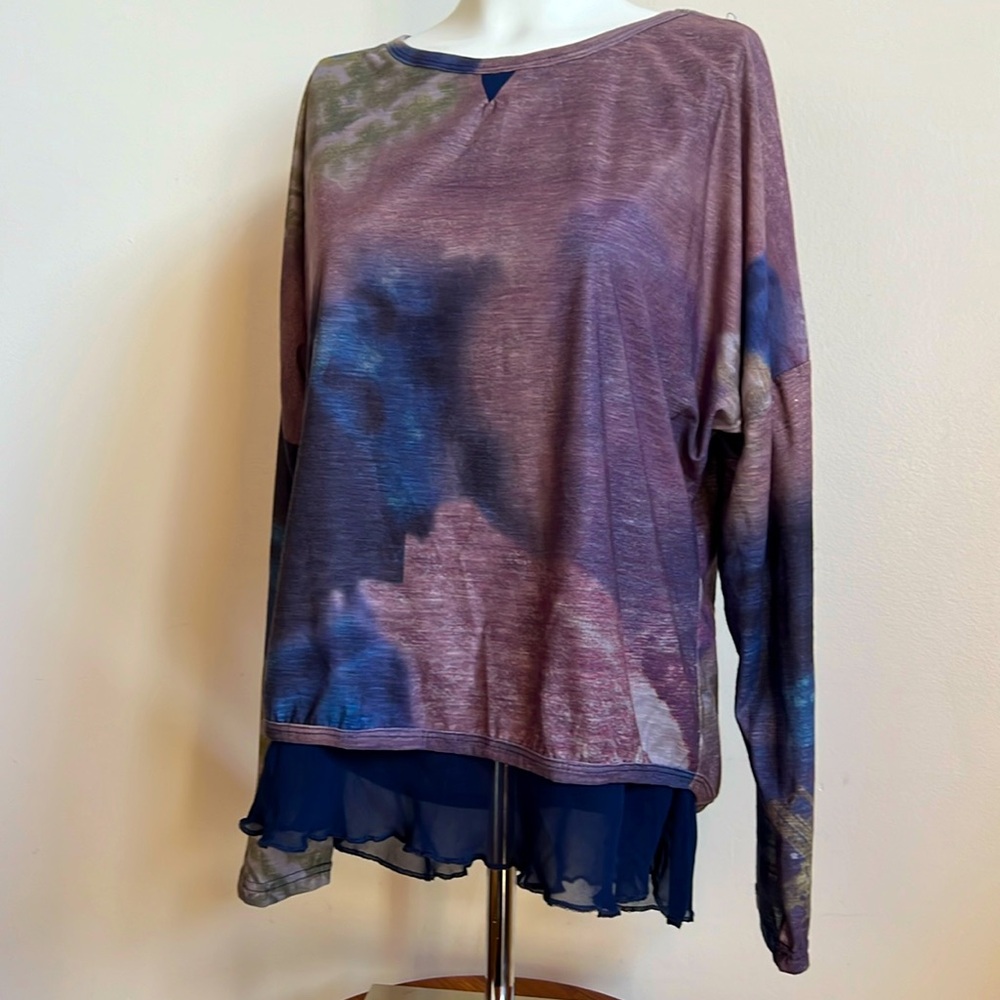 Kaktus layered top with sheer bottom edge